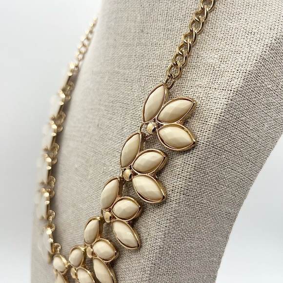 A Couture Laurel Wreath Designed Gold Tone Dual Frost/Cream Statement Necklace - Picture 6 of 7